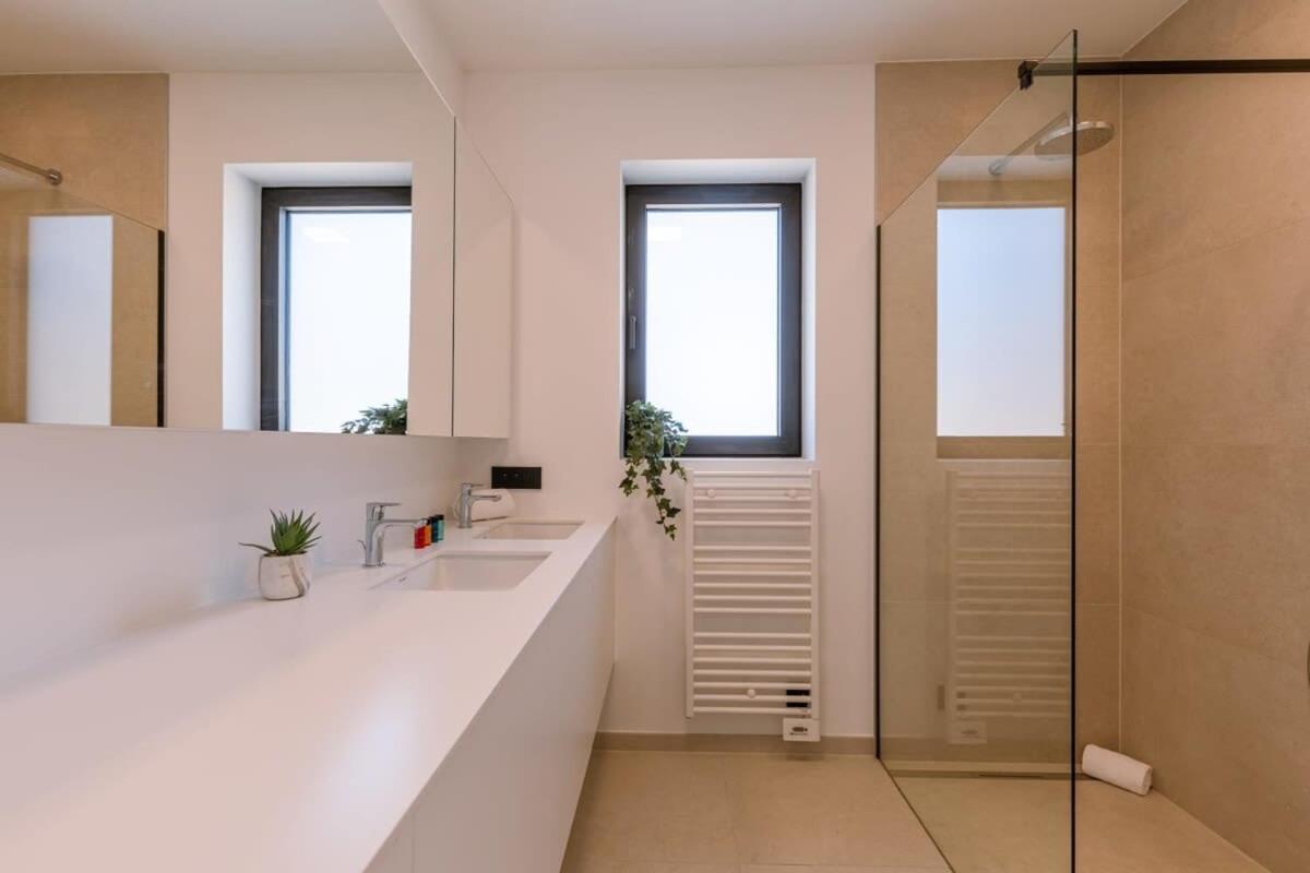 New, Luxurious And Modern Apartment With Private Parking コクセッド エクステリア 写真