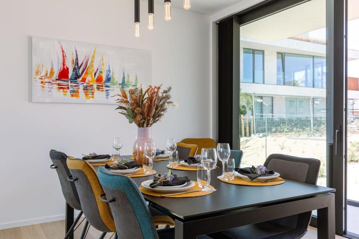 New, Luxurious And Modern Apartment With Private Parking コクセッド エクステリア 写真