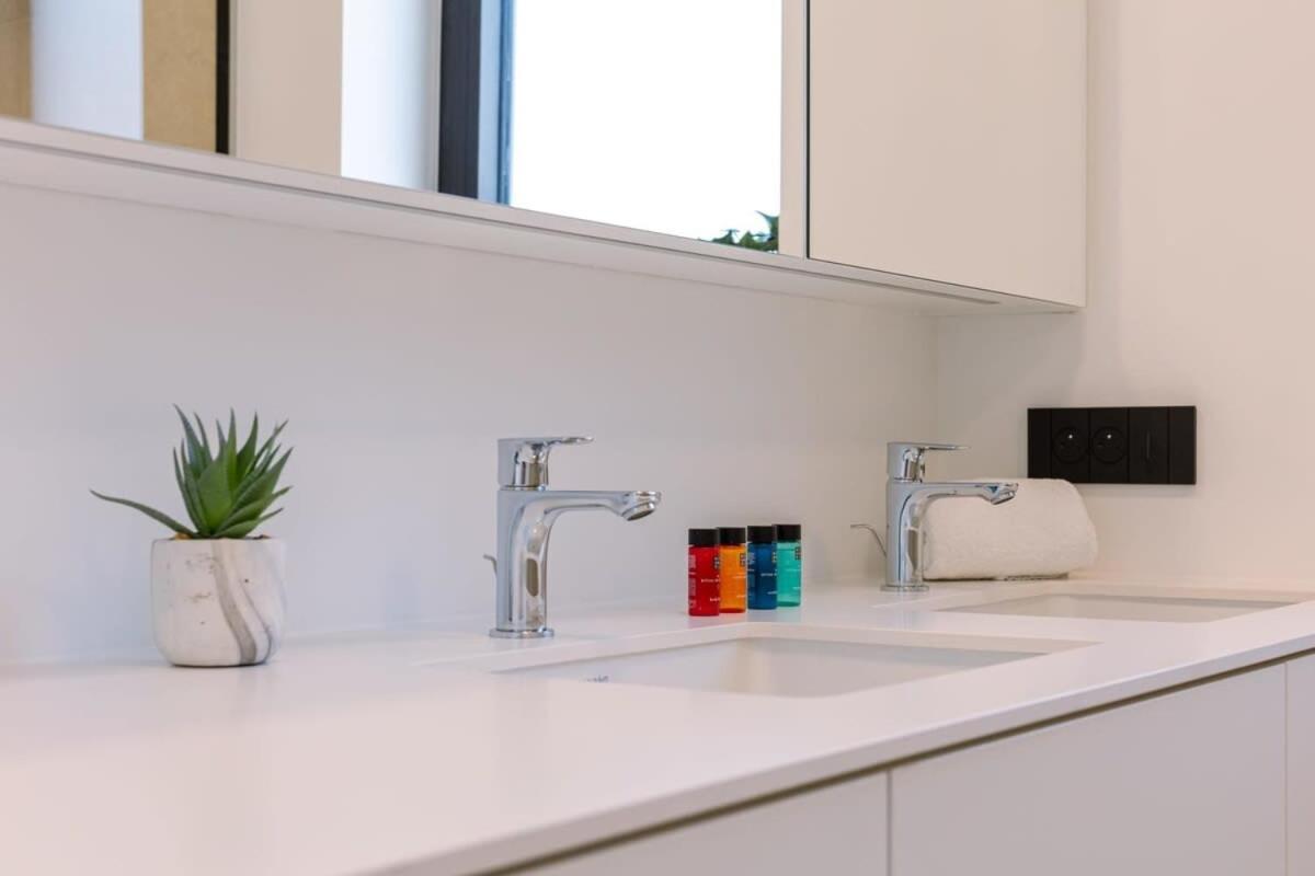 New, Luxurious And Modern Apartment With Private Parking コクセッド エクステリア 写真