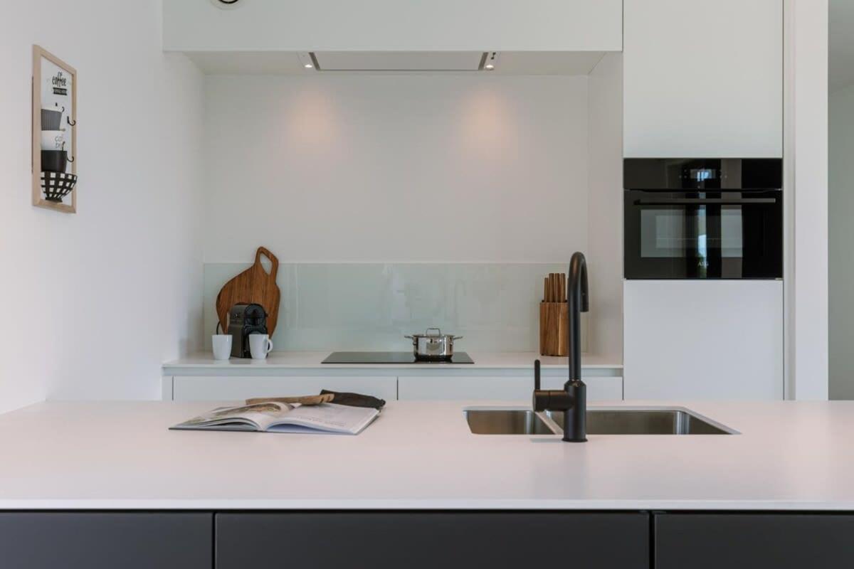 New, Luxurious And Modern Apartment With Private Parking コクセッド エクステリア 写真