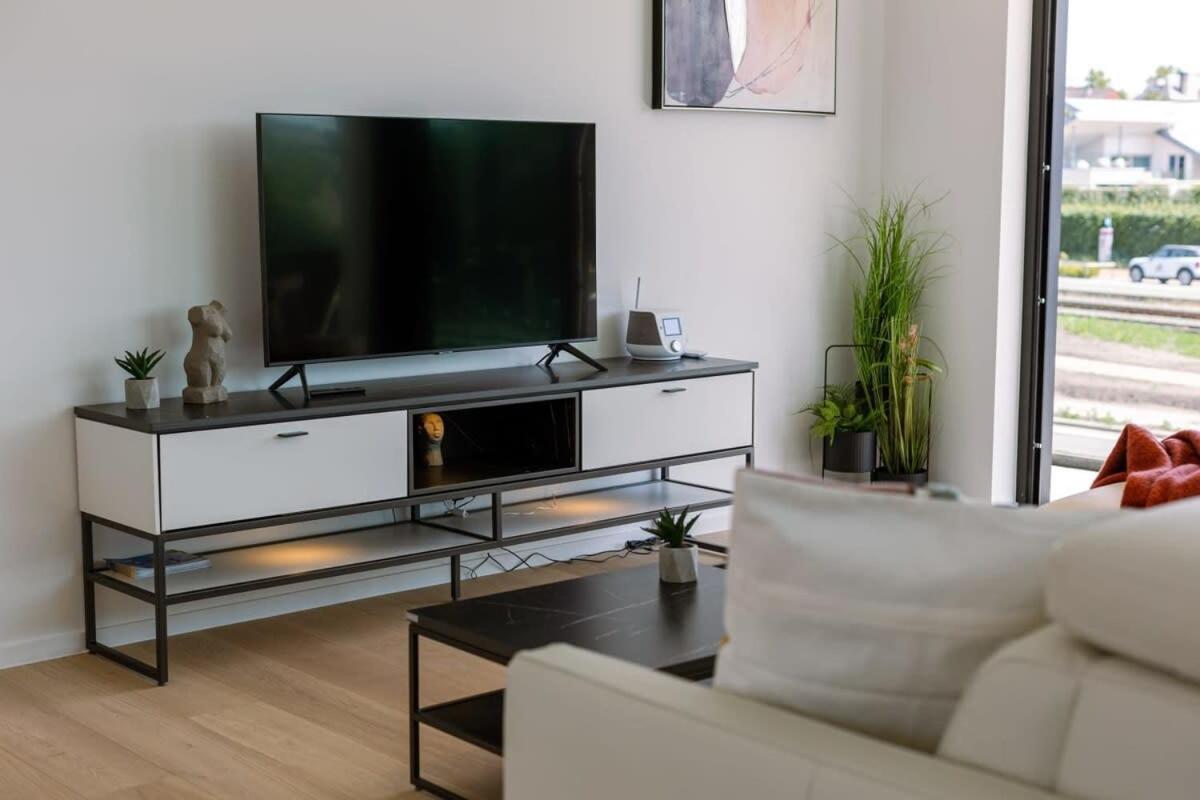 New, Luxurious And Modern Apartment With Private Parking コクセッド エクステリア 写真