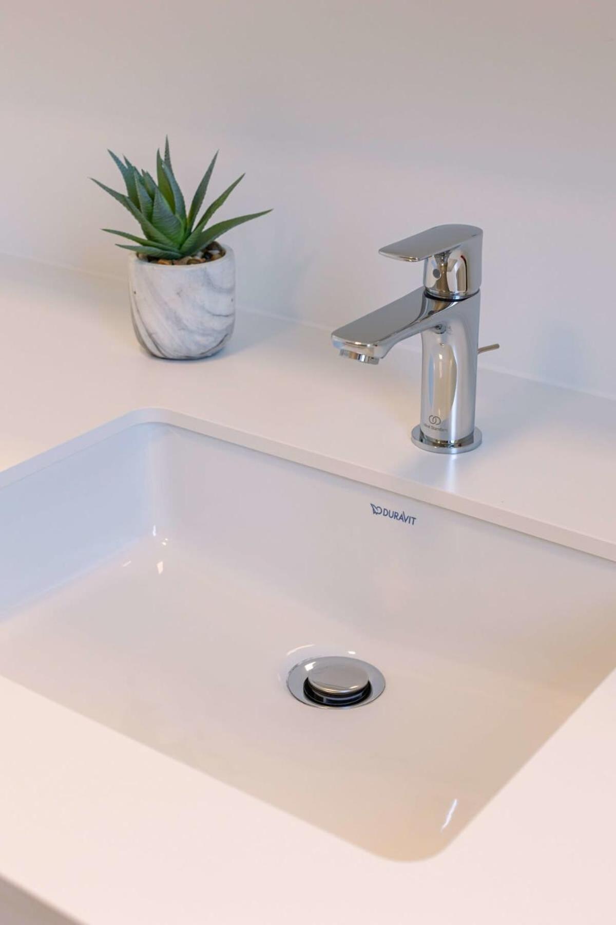 New, Luxurious And Modern Apartment With Private Parking コクセッド エクステリア 写真
